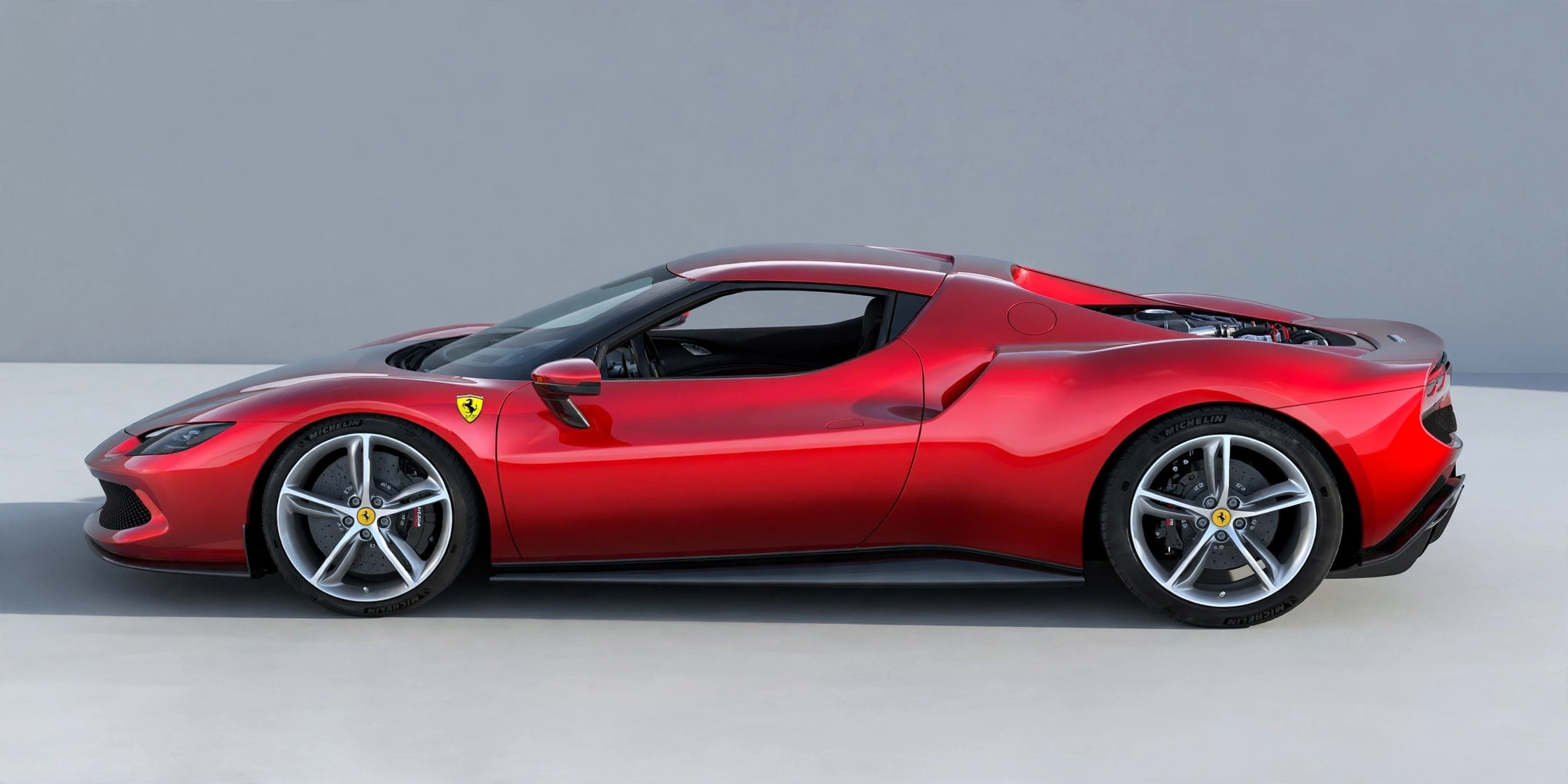Ferrari 296 GTB, vista lateral de la berlinetta híbrida