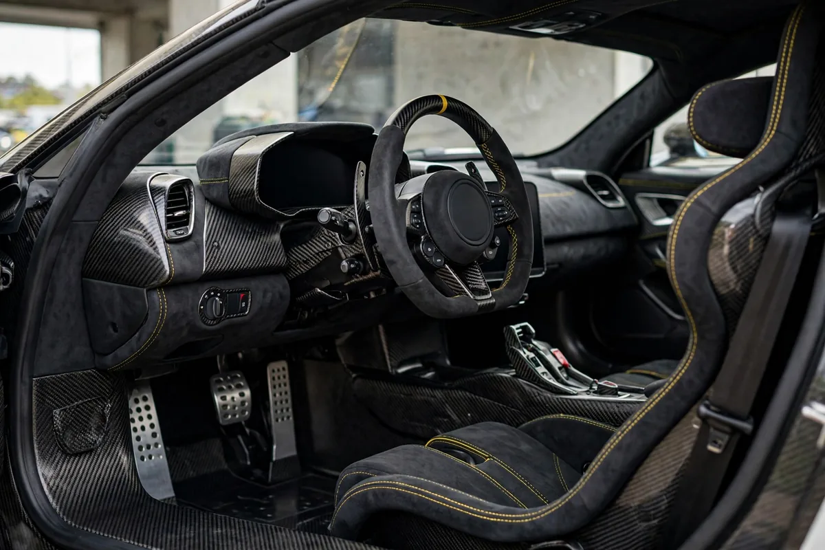 Interior oficial del Ferrari 296 Speciale Piloti