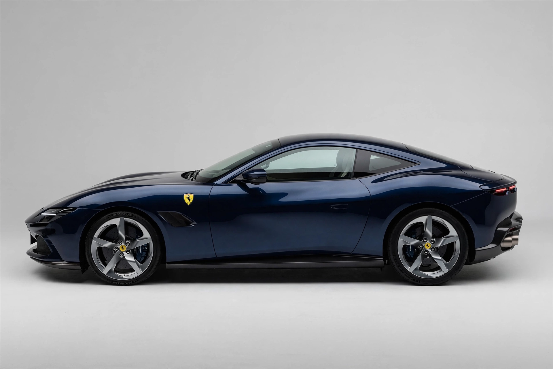 Ferrari Amalfi, vista lateral del coupé gran turismo