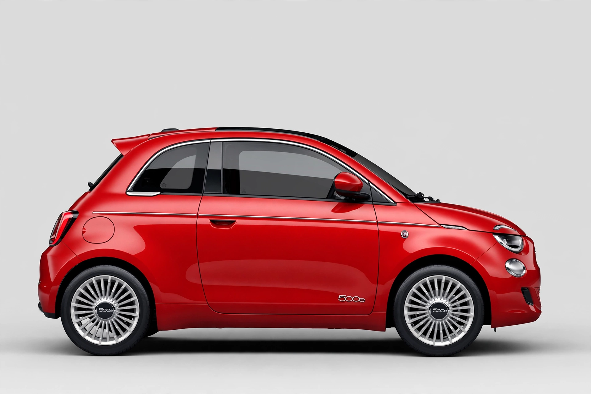Fiat 500e eléctrico rojo, vista lateral