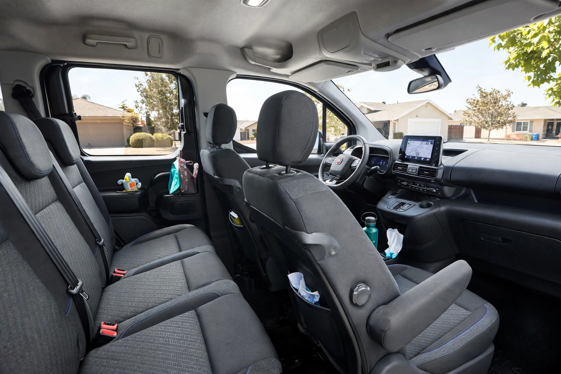 Interior del Fiat Doblò de pasajeros, 5 asientos