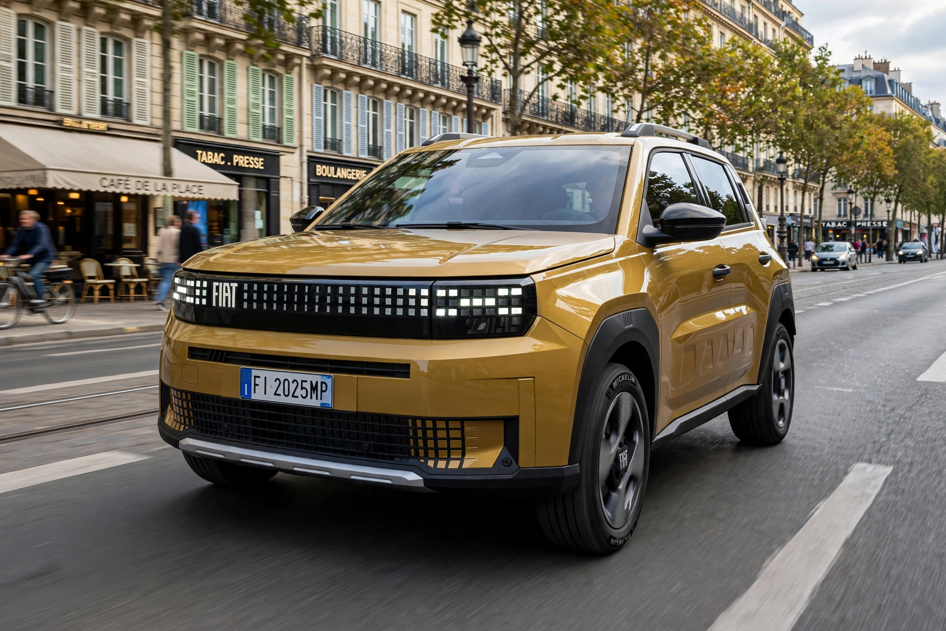 Fiat Grande Panda Hybrid amarillo mostaza en avenida europea
