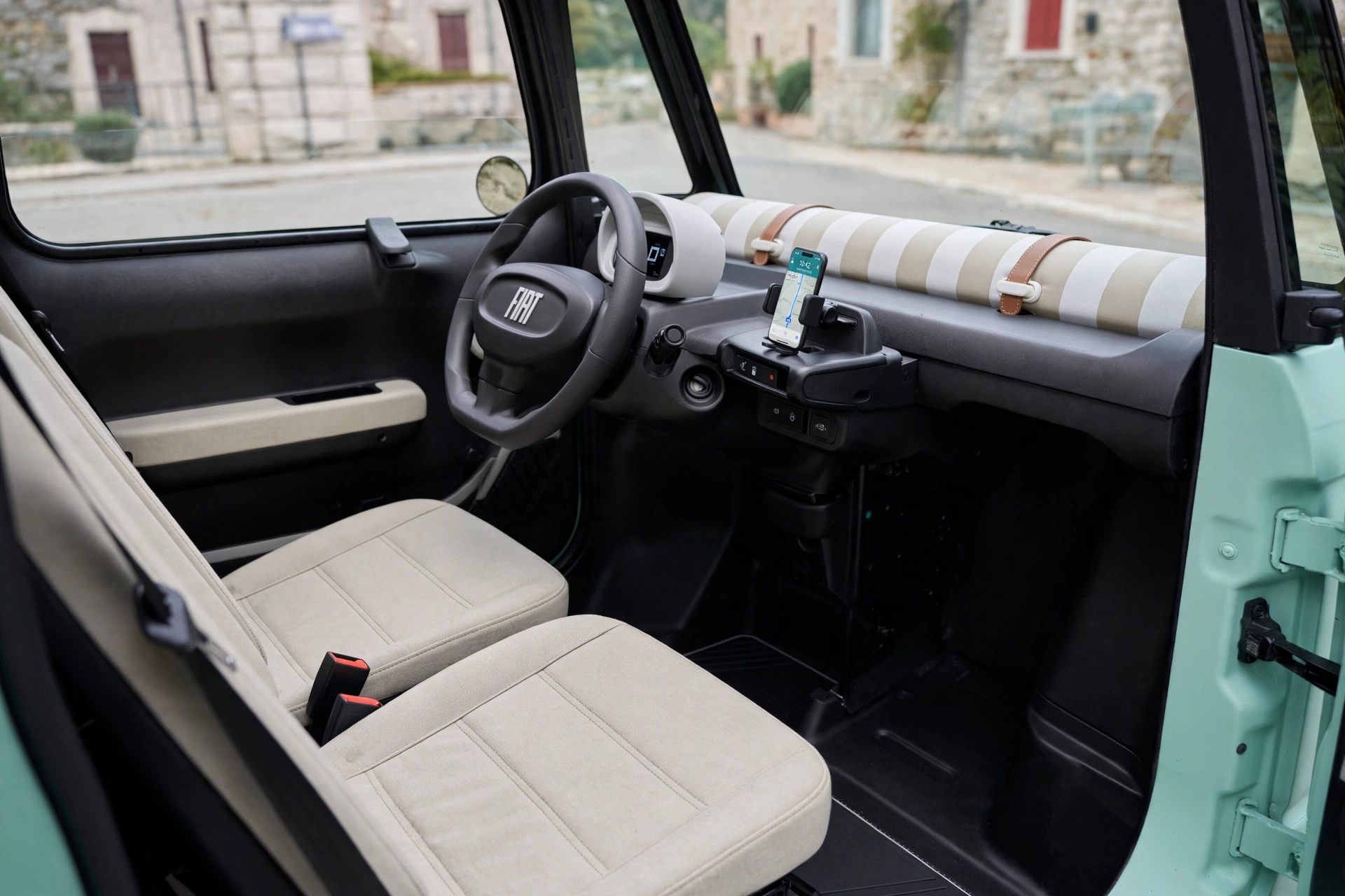 Interior oficial del Fiat Topolino