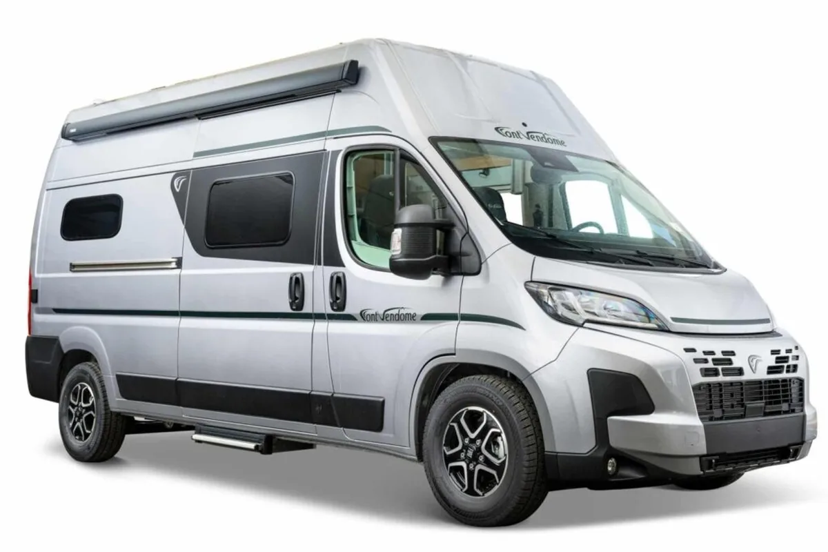 Font Vendôme Mondéa 2026, furgón camper sobre Fiat Ducato en vista exterior