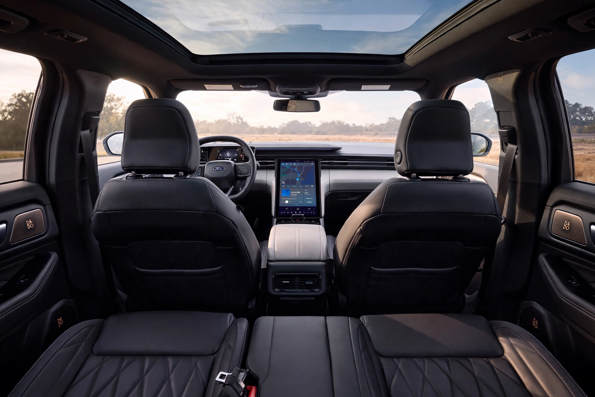 Interior oficial del Ford Explorer eléctrico AWD