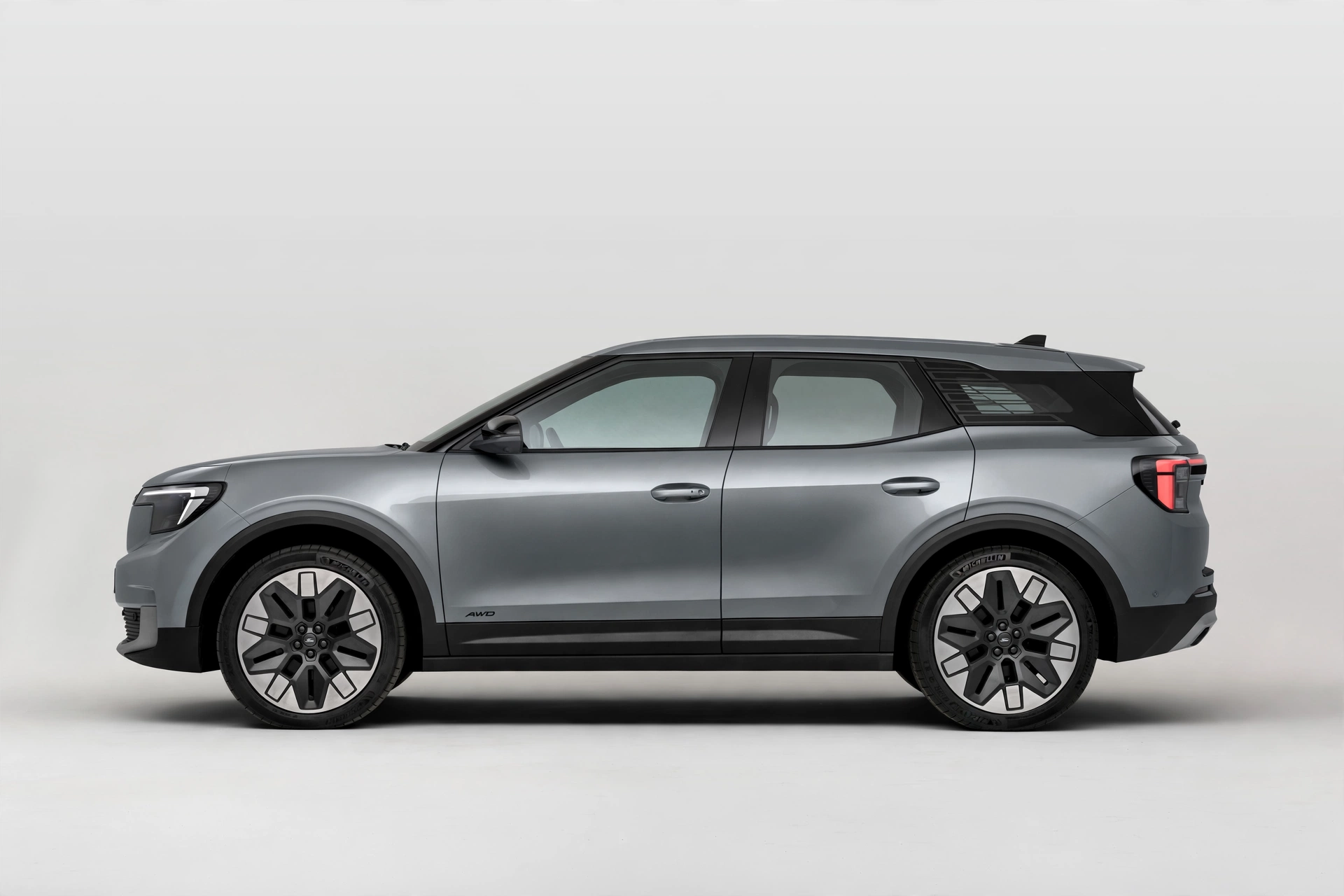 Ford Explorer eléctrico AWD, lateral