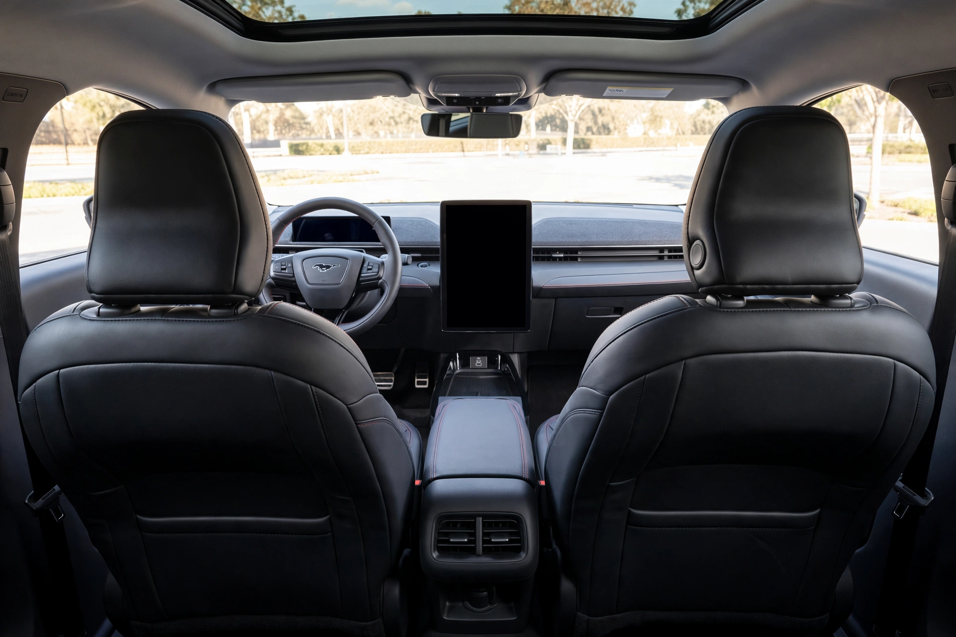 Interior del Ford Mustang Mach-E, pantalla vertical