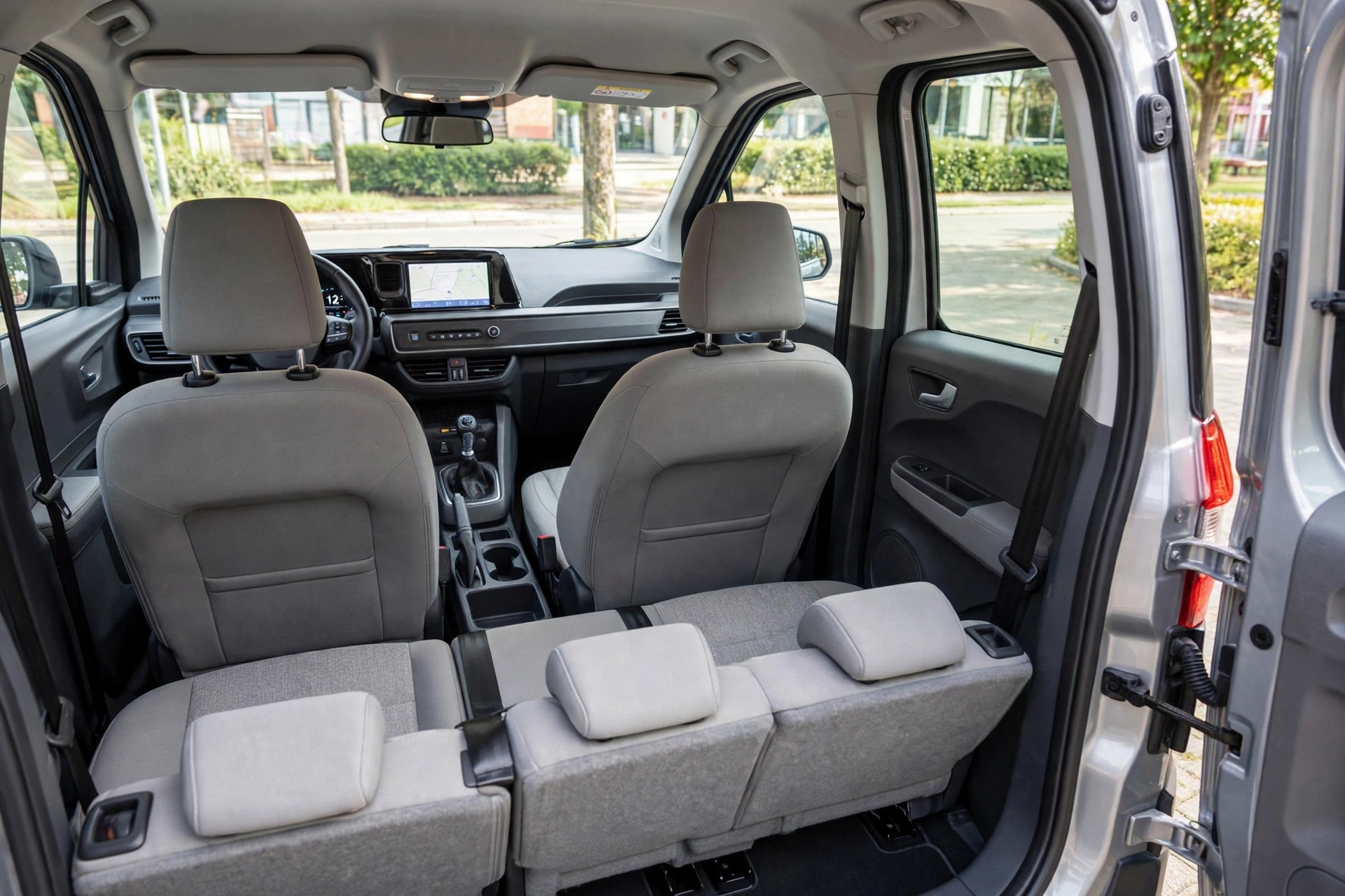 Interior oficial del Ford Tourneo Courier