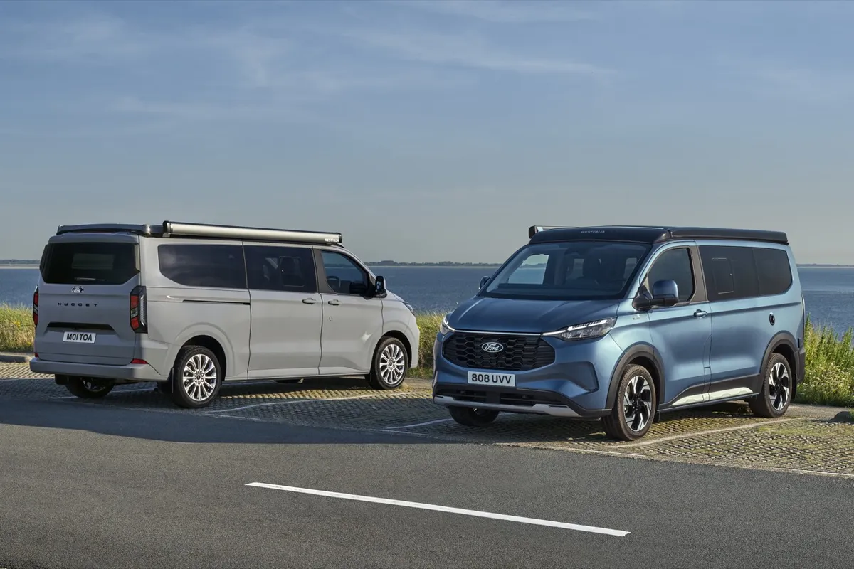 Ford Transit Custom Nugget 2026, vista delantera tres cuartos