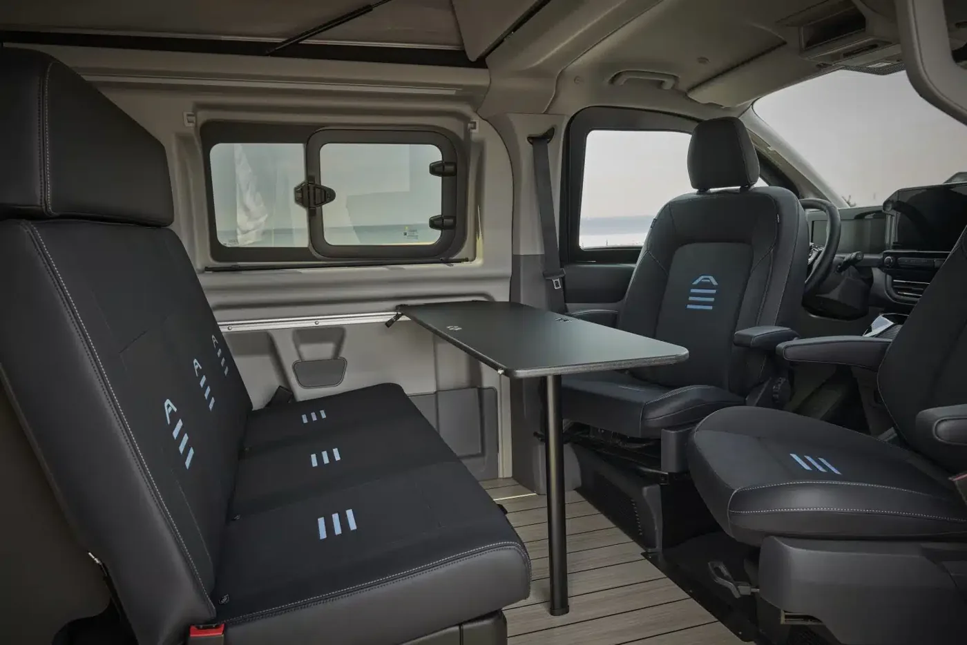 Zona de estar de la Ford Transit Custom Nugget Active 2026