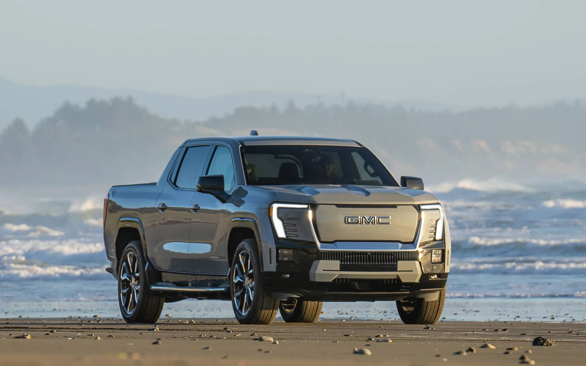 GMC Sierra EV Denali, detalle del frontal