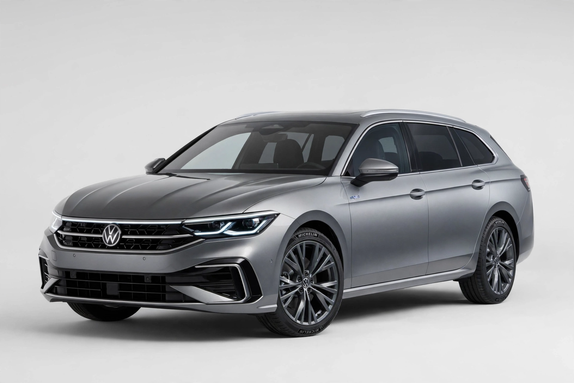 Volkswagen Passat Variant 1.5 TSI eHybrid 204 CV del año 2023