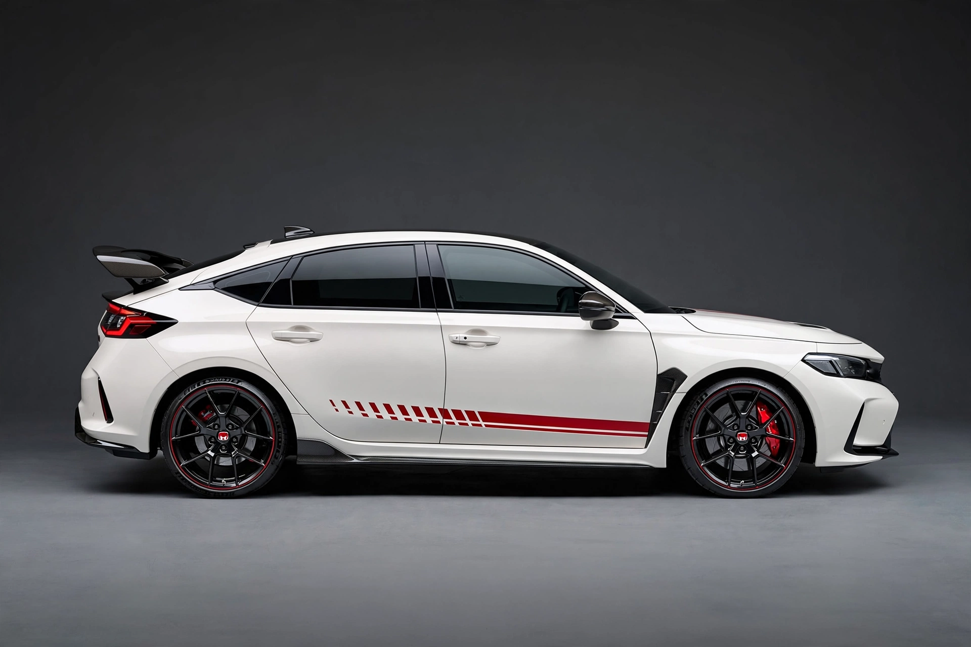 Honda Civic Type R Ultimate Edition blanco con franjas rojas, vista lateral