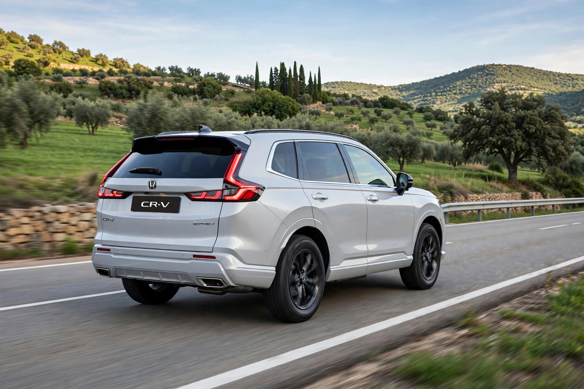 Honda CR-V e:PHEV circulando por autopista