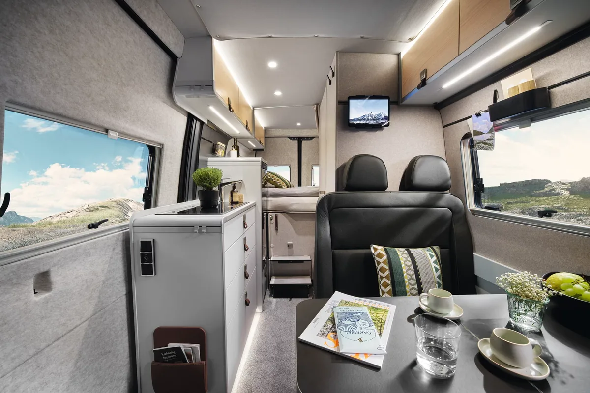 Interior oficial de la Hymer Grand Canyon S