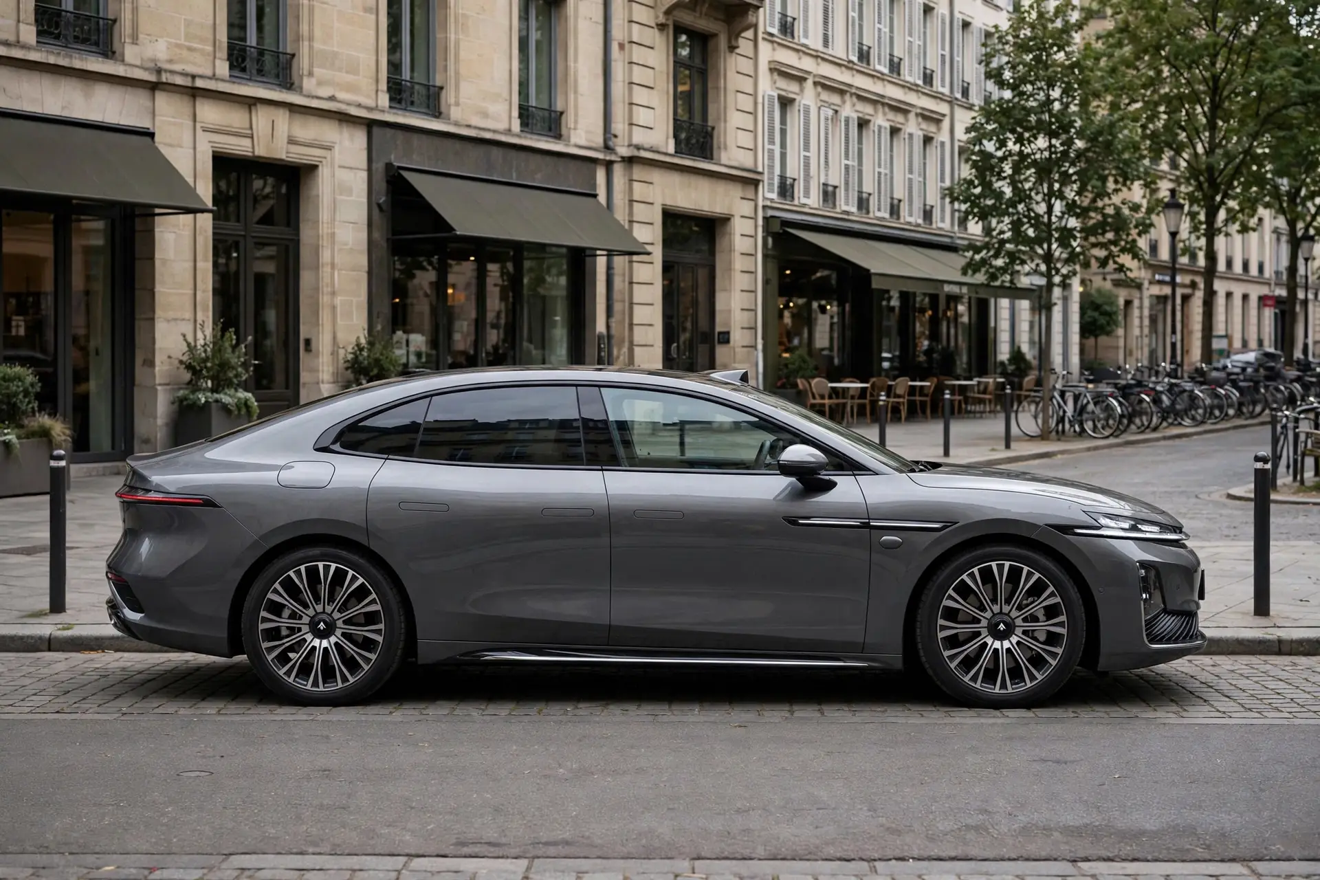 Hyptec A800, vista lateral en calle europea