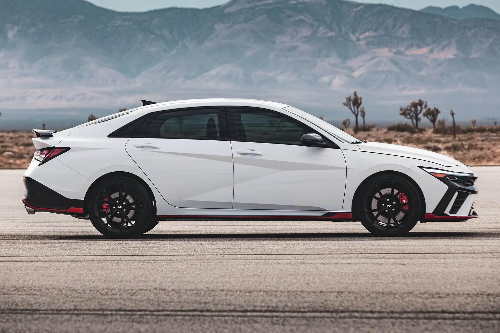 Hyundai Elantra N 2024 — interior/trasera