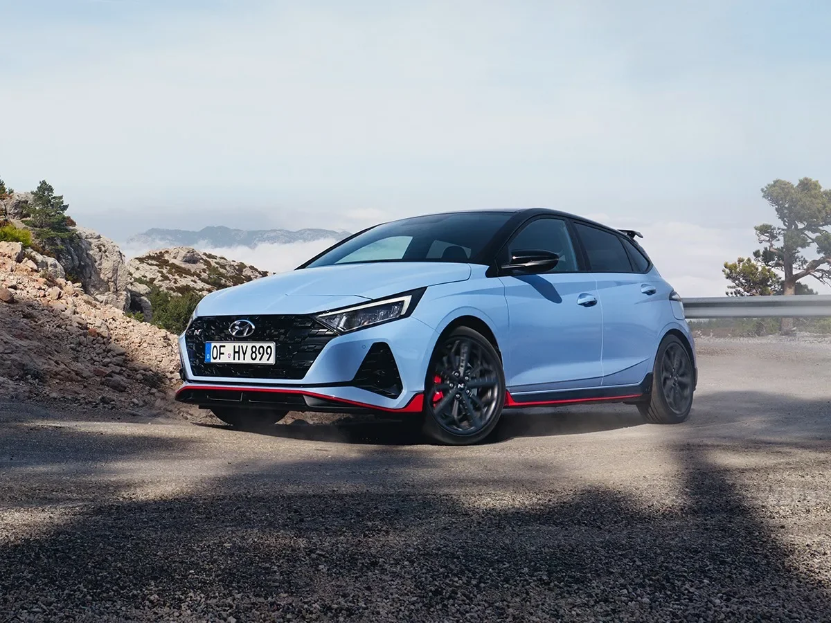 Hyundai i20 N 2024 — interior/trasera
