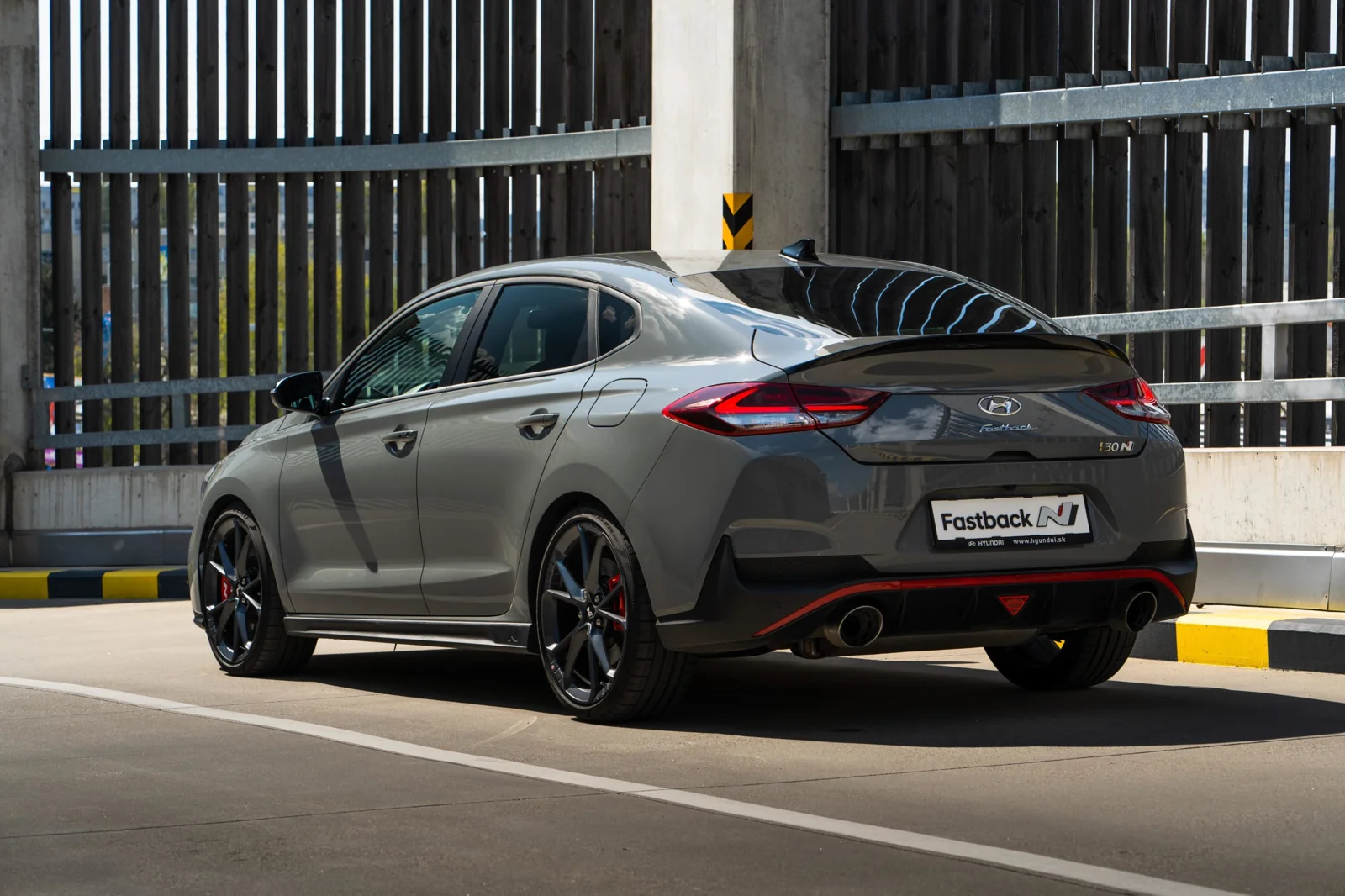 Hyundai i30 Fastback N 2024 — interior/trasera