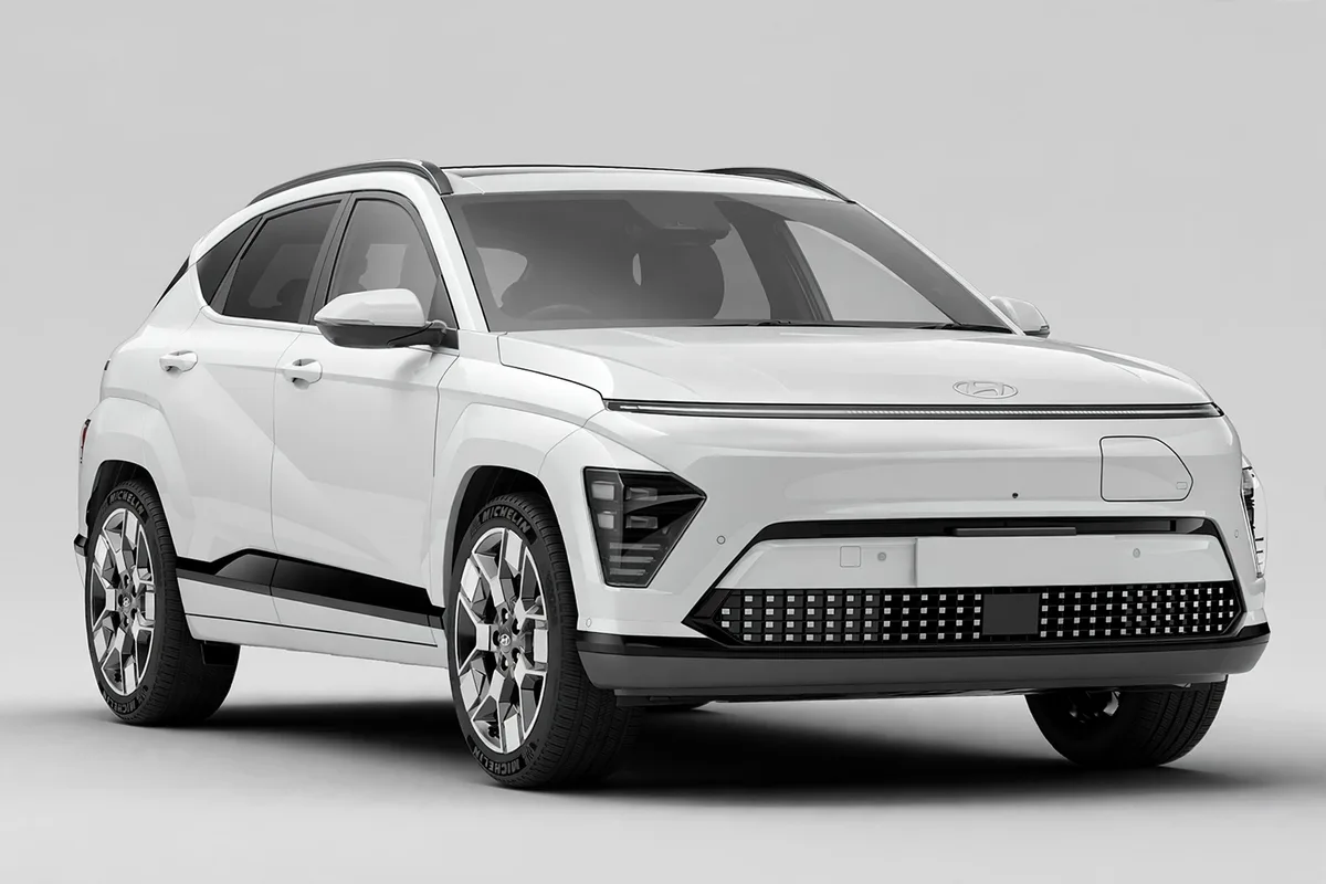 Hyundai Kona Eléctrico en blanco, vista tres cuartos delantera en estudio