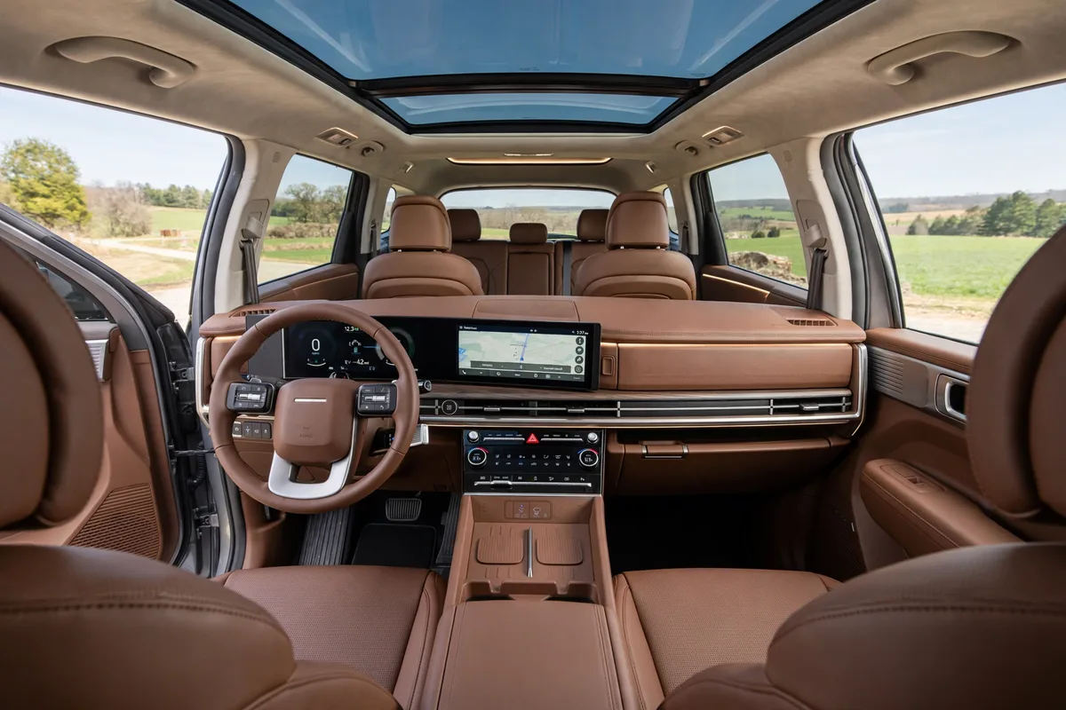 Interior oficial del Hyundai Santa Fe Maxx HEV