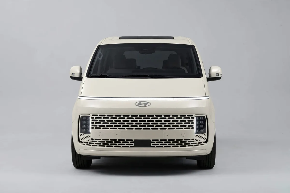 Hyundai Staria Híbrido, vista frontal