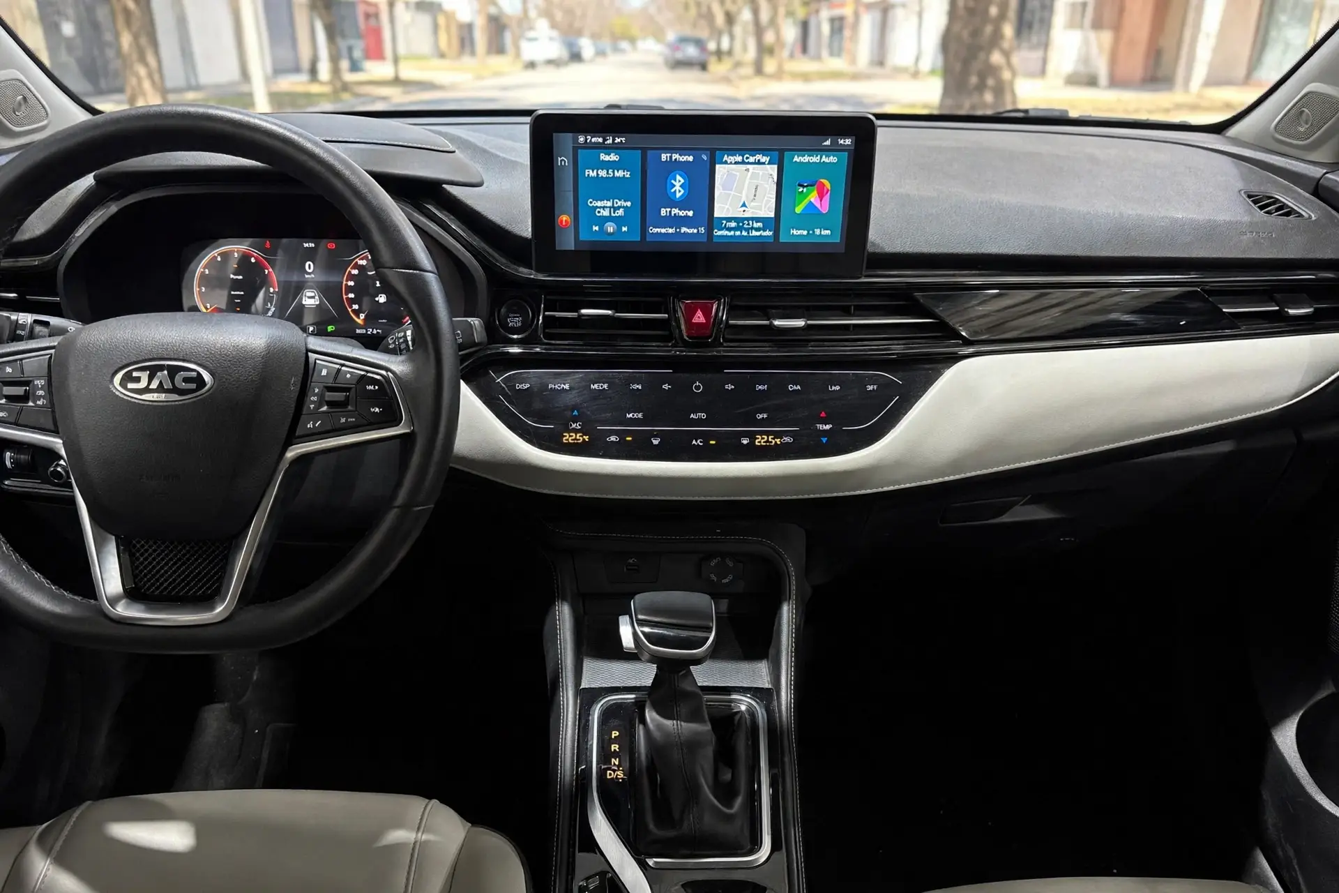 Interior oficial del JAC JS4