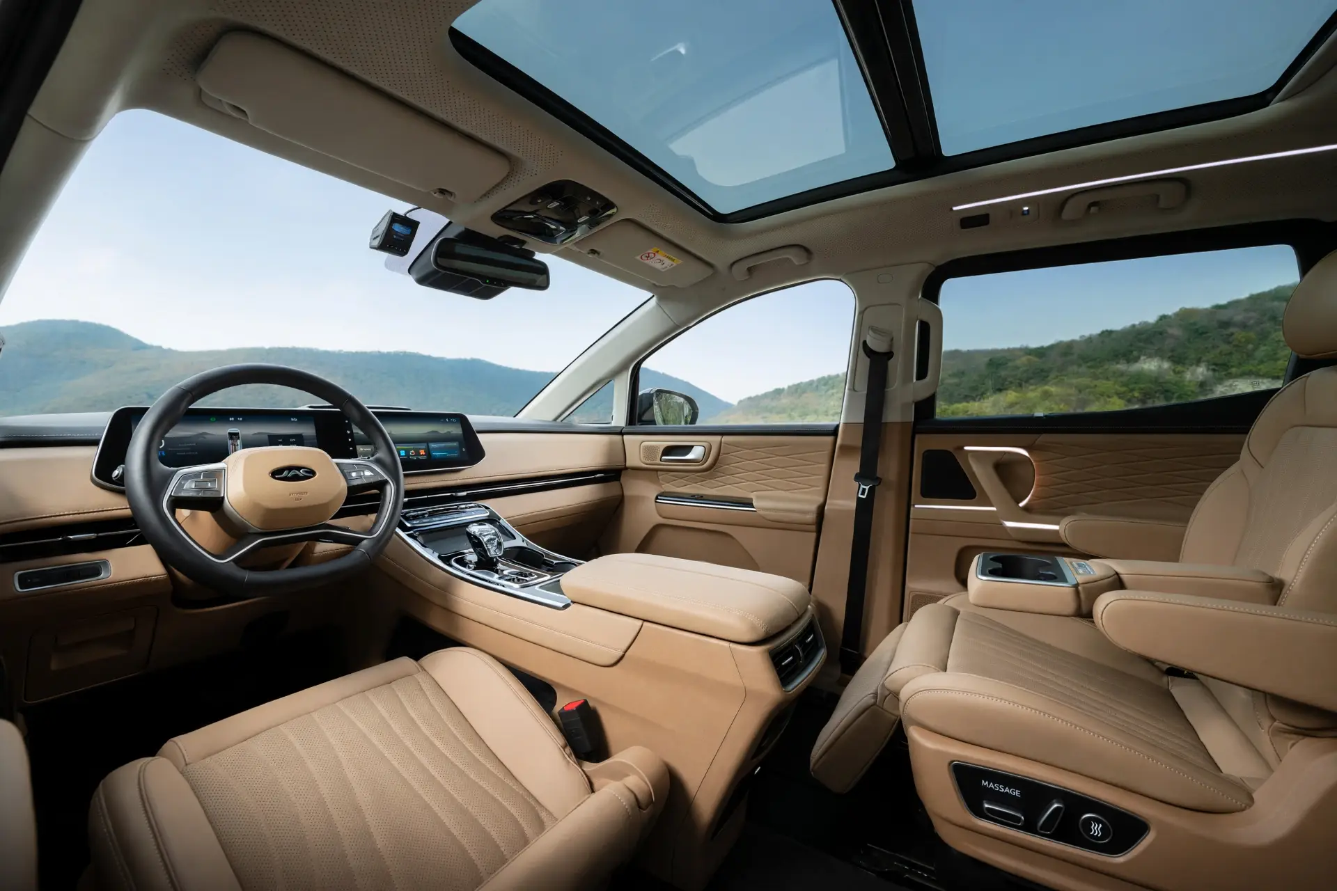 Interior del JAC RF8 PHEV con 7 plazas