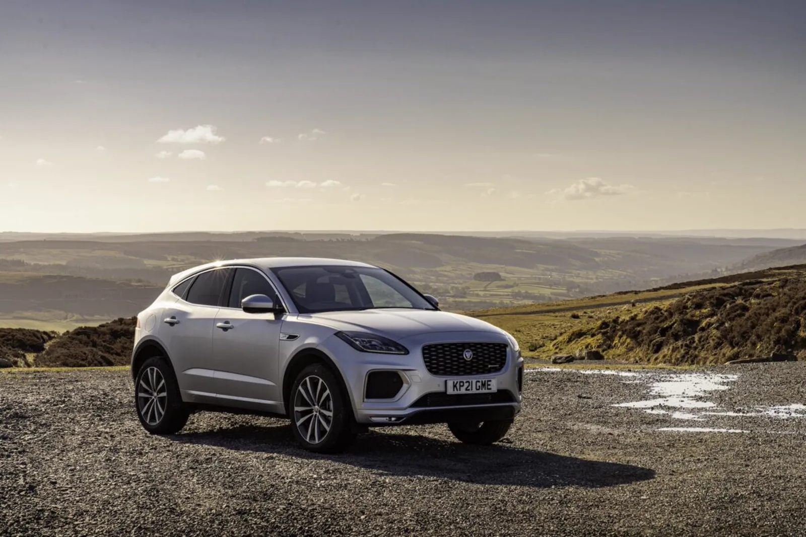 Jaguar E-Pace, vista lateral del SUV de 4,40 metros