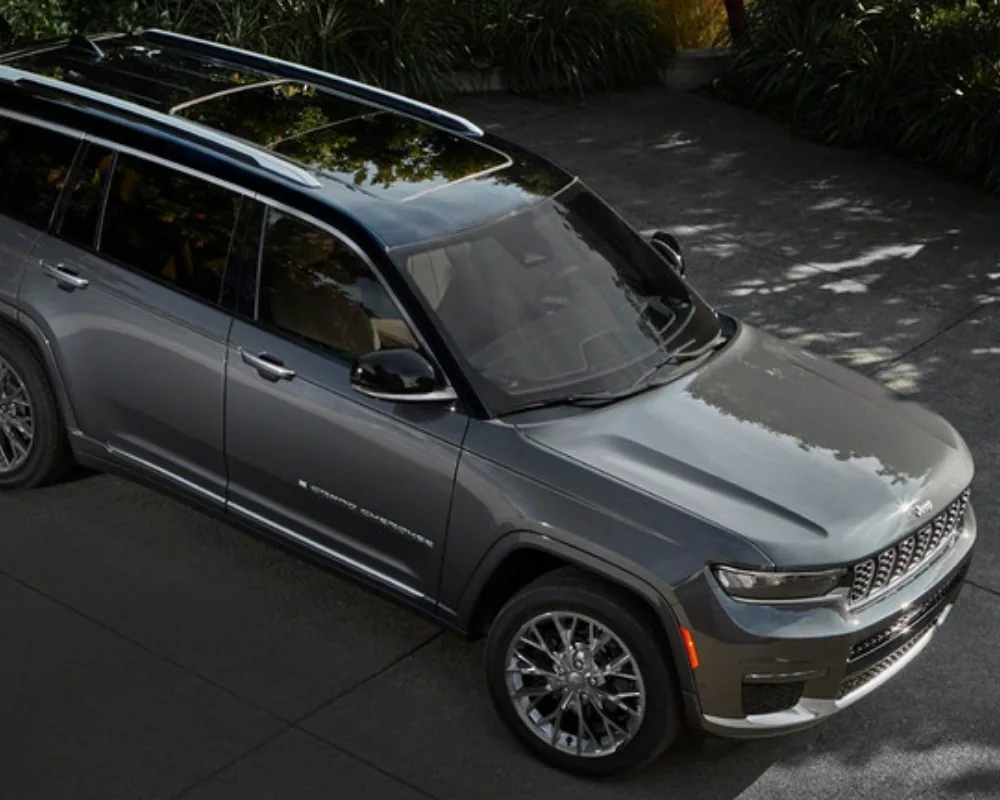 Jeep Grand Cherokee L 2025 — interior/trasera