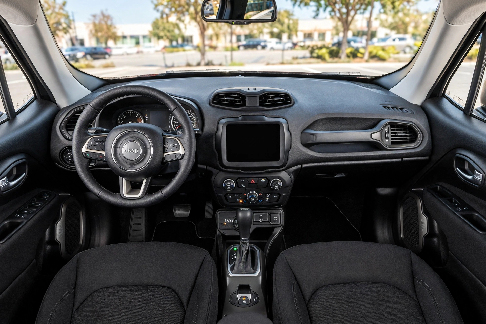 Interior oficial del Jeep Renegade e-Hybrid 130