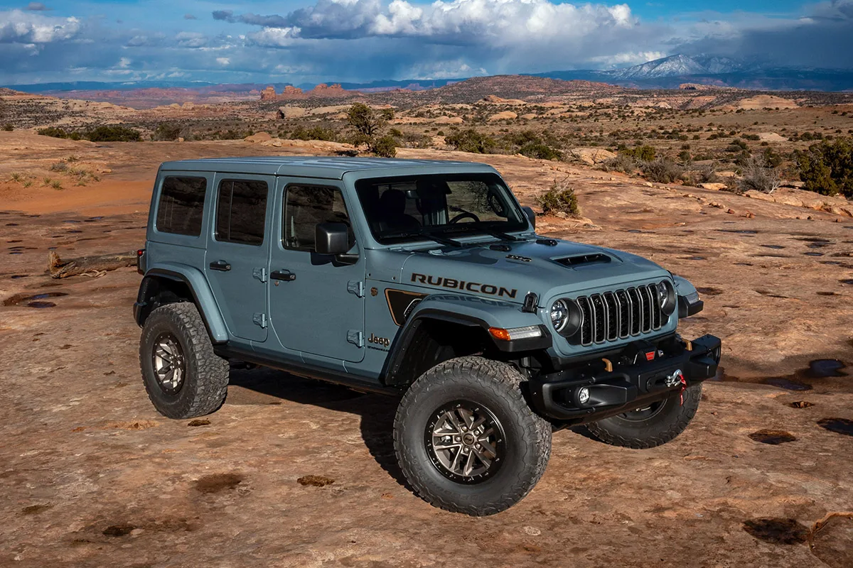 Jeep Wrangler Rubicon 392 2025 — interior/trasera
