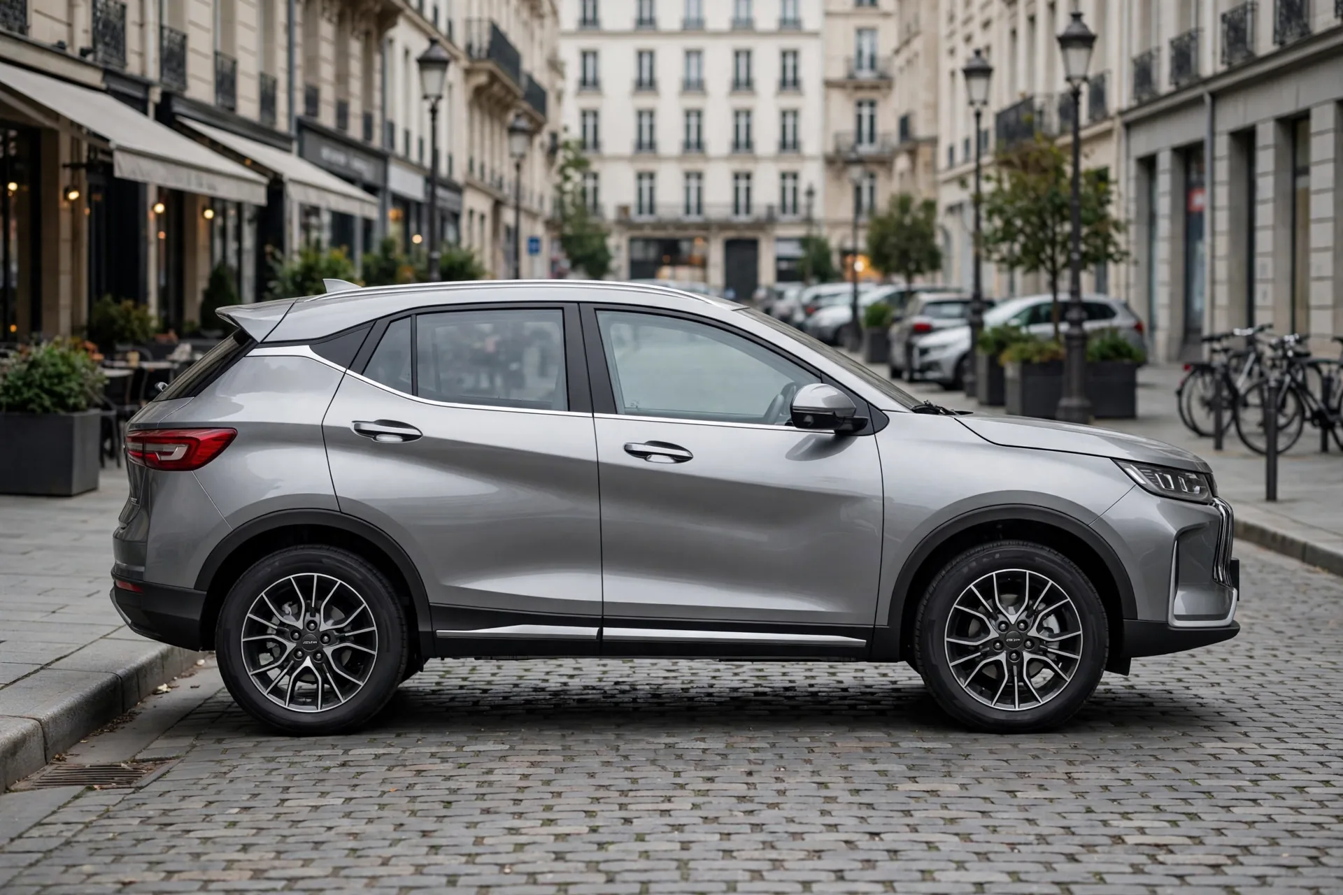 Jetour X50, vista lateral en calle europea