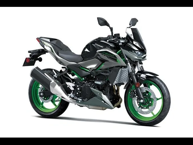 Kawasaki Z500 SE verde, vista tres cuartos
