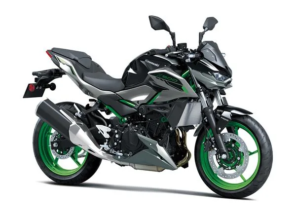 Kawasaki Z500 verde y negra, vista lateral