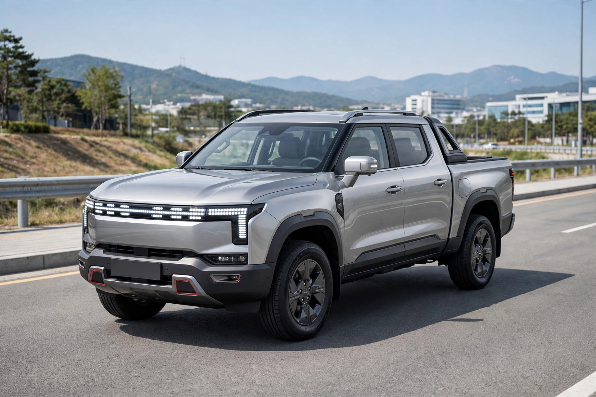 KGM Musso EVX plateado en carretera moderna