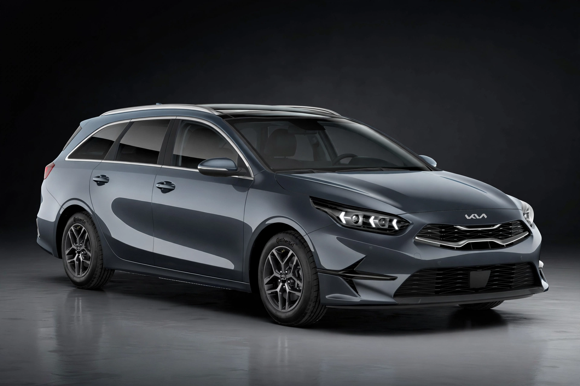 Kia Ceed Tourer familiar en carretera secundaria