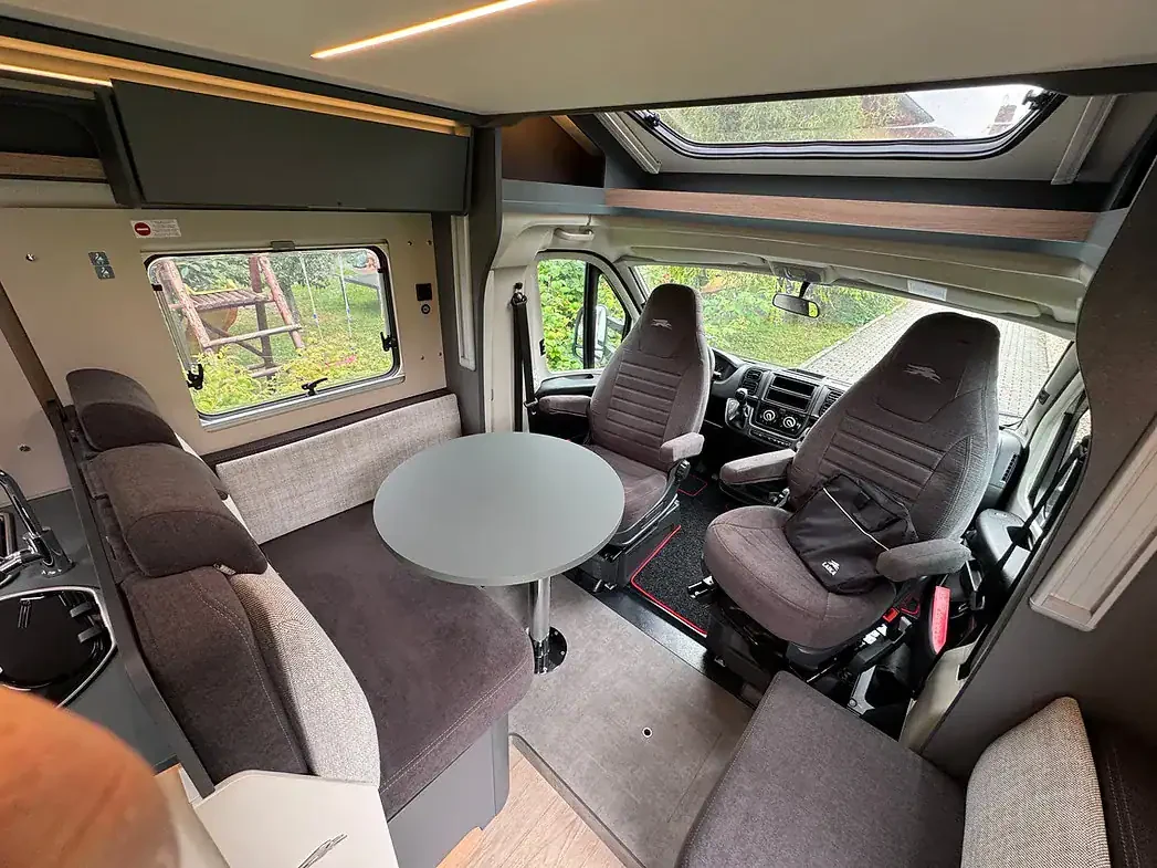 Interior del Laika Kosmo L 319 2026, baño Vario y dormitorio