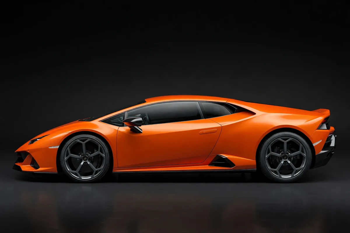 Lamborghini Huracán EVO, vista lateral en estudio