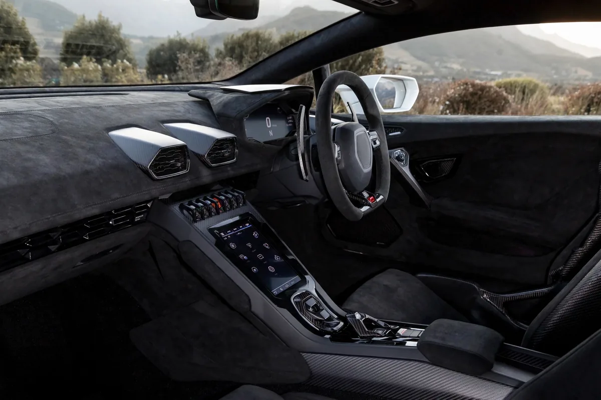 Interior oficial del Lamborghini Huracán EVO RWD