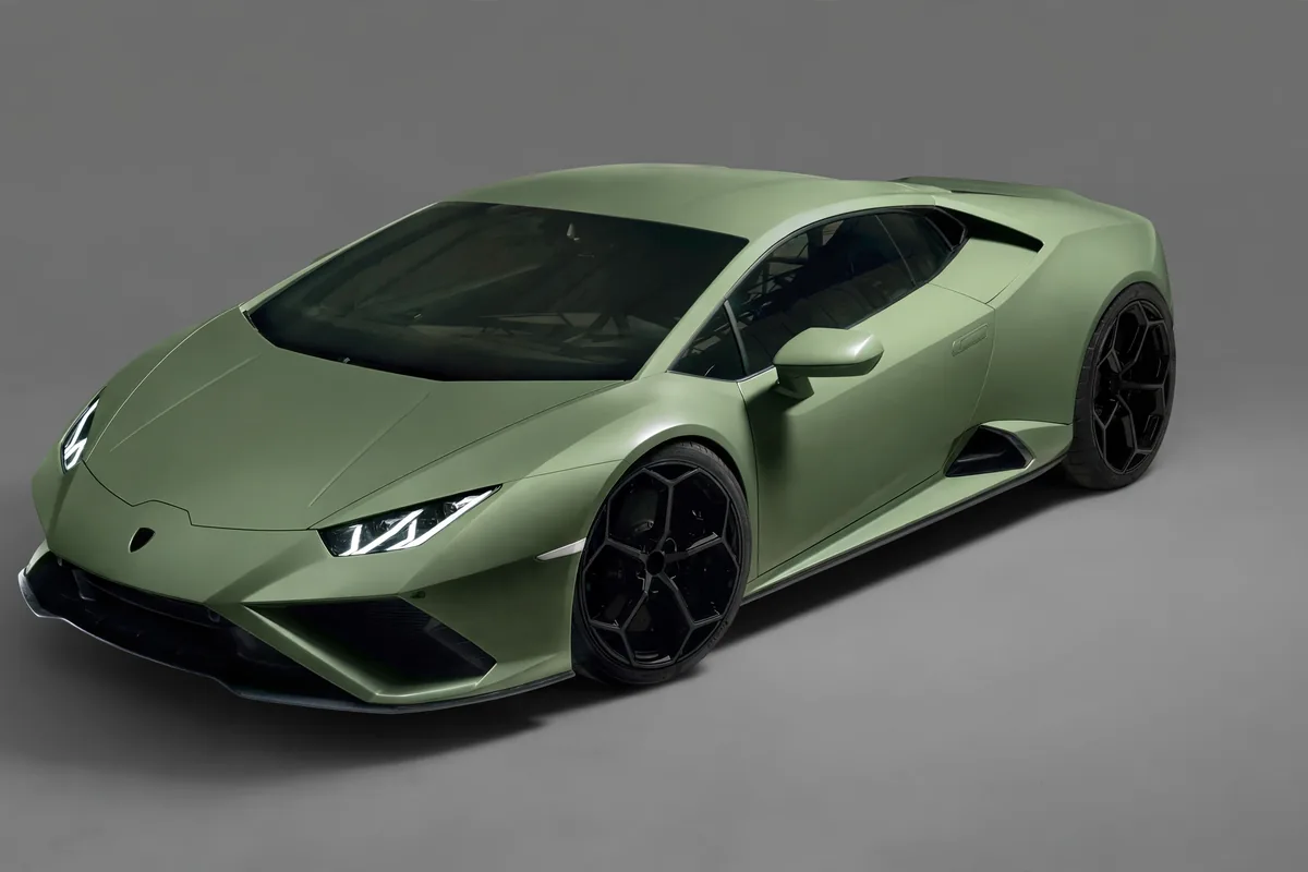 Lamborghini Huracán EVO RWD, vista lateral en estudio