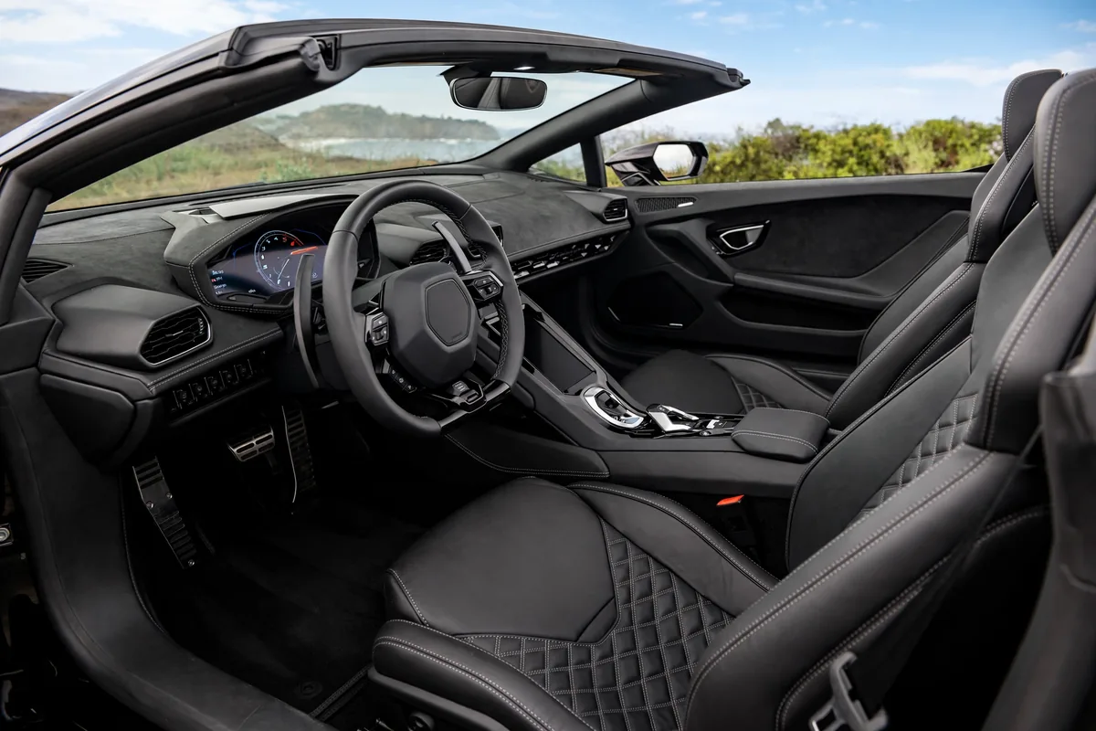 Interior oficial del Lamborghini Huracán EVO RWD Spyder