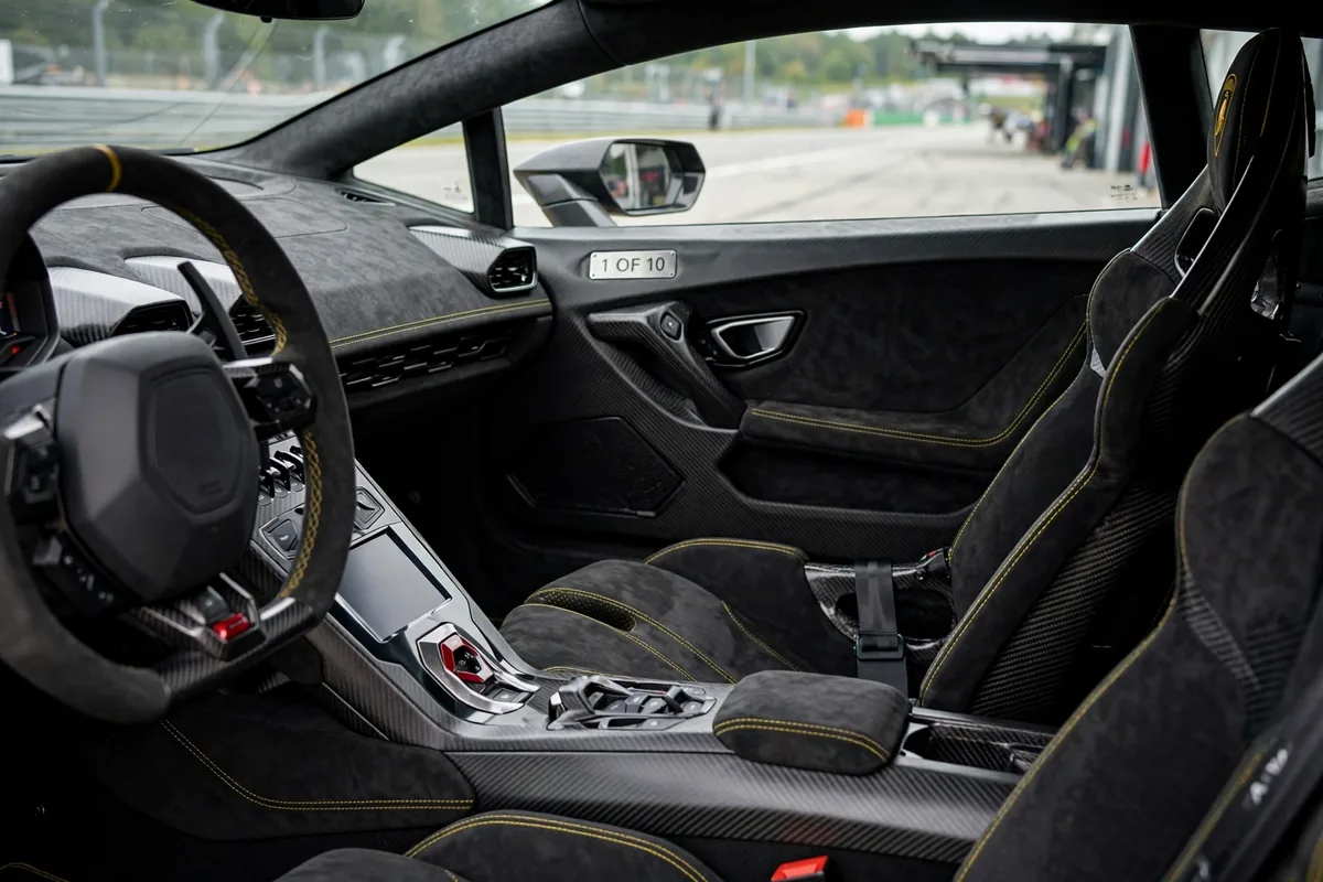 Interior oficial del Lamborghini Huracán STJ