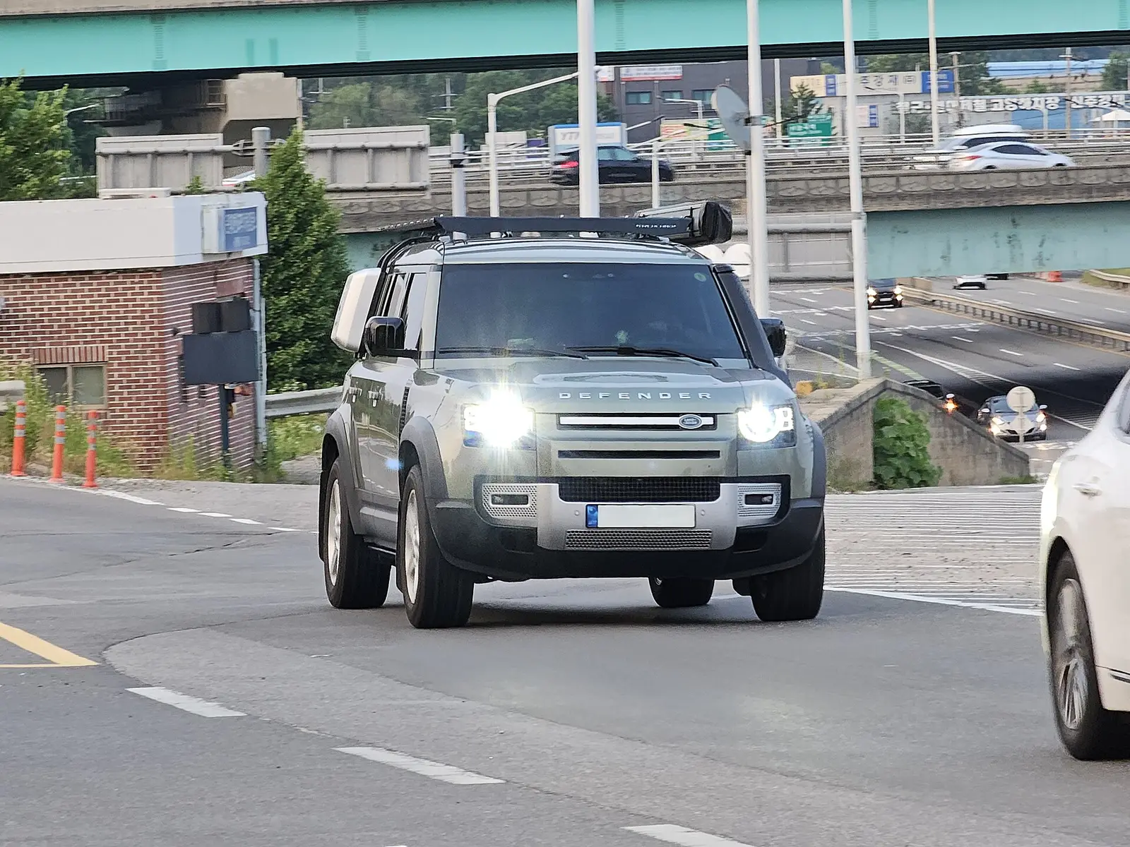 Land Rover Defender 110 D300