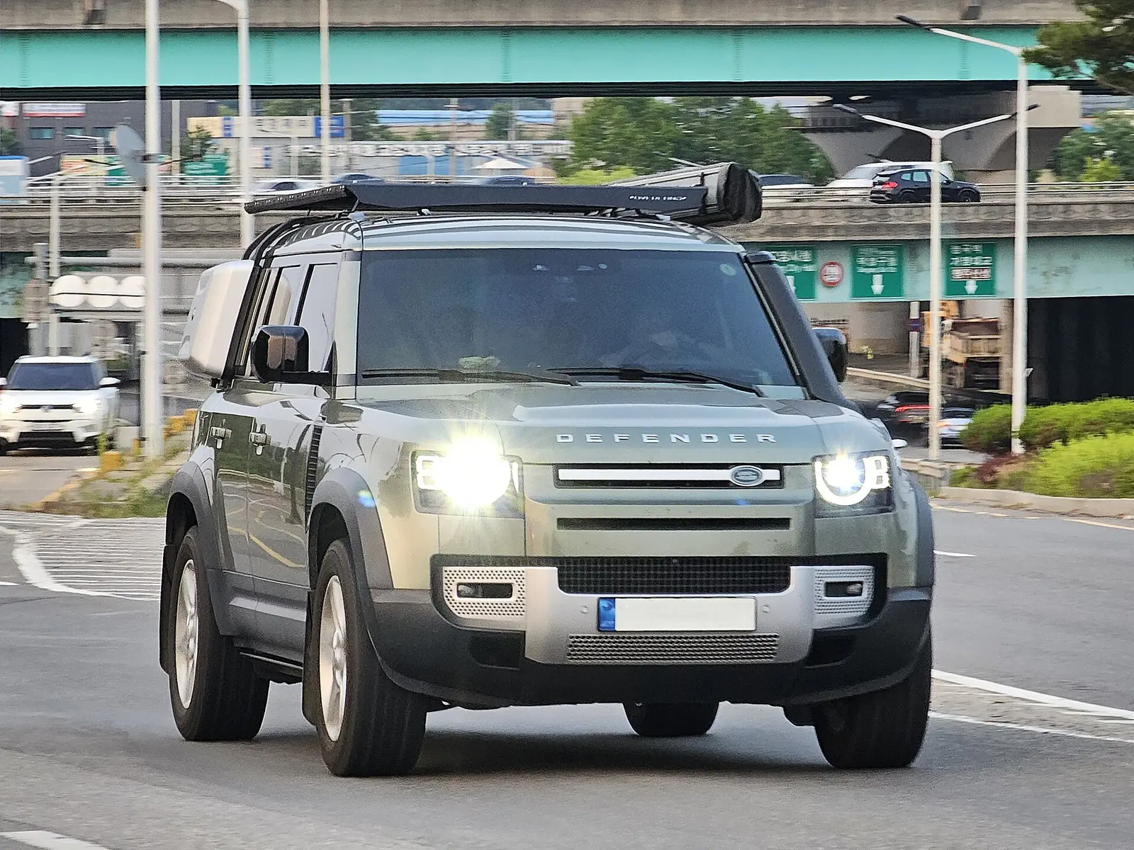 Land Rover Defender 110 D350