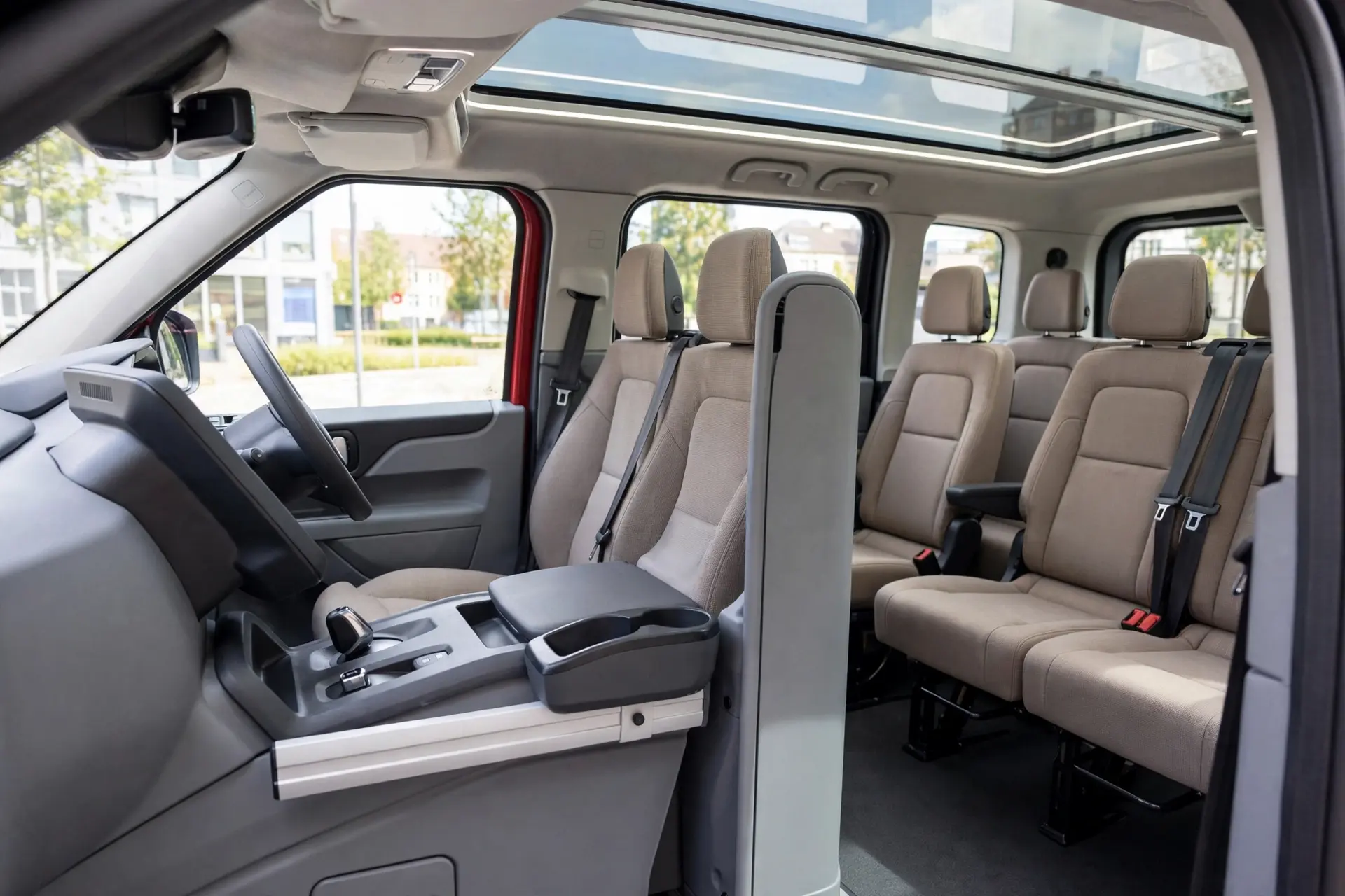 Interior oficial del LEVC TX Shuttle