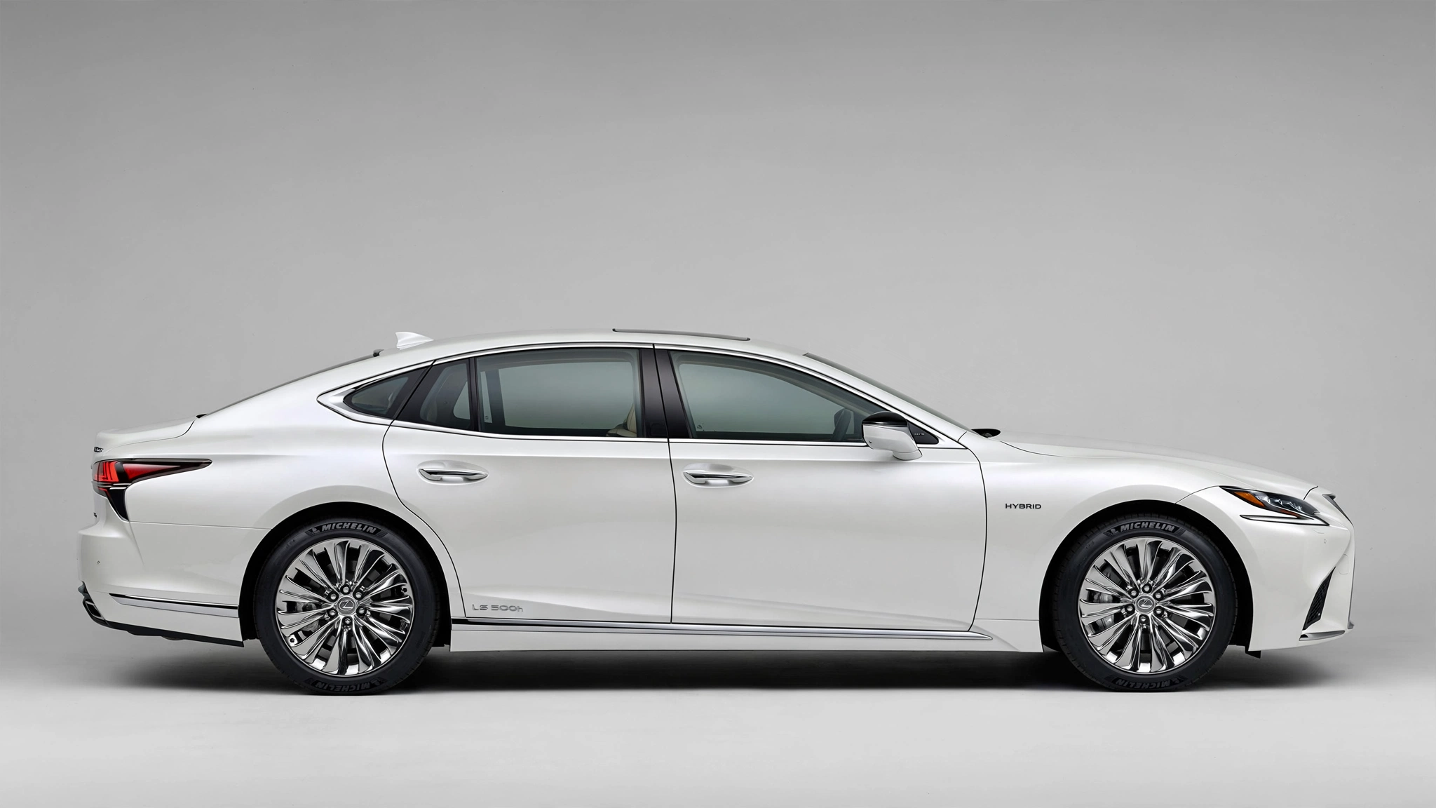 Lexus LS 500h, vista lateral