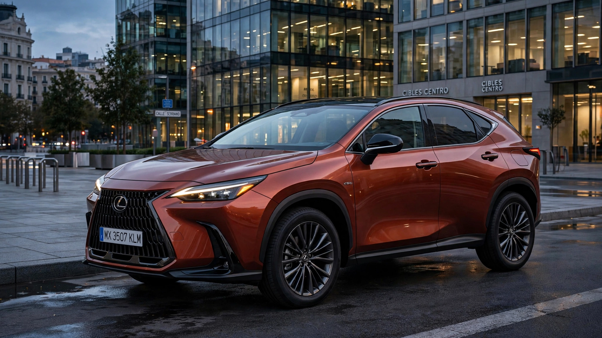 Lexus NX 350h rojo cobre en Madrid al atardecer