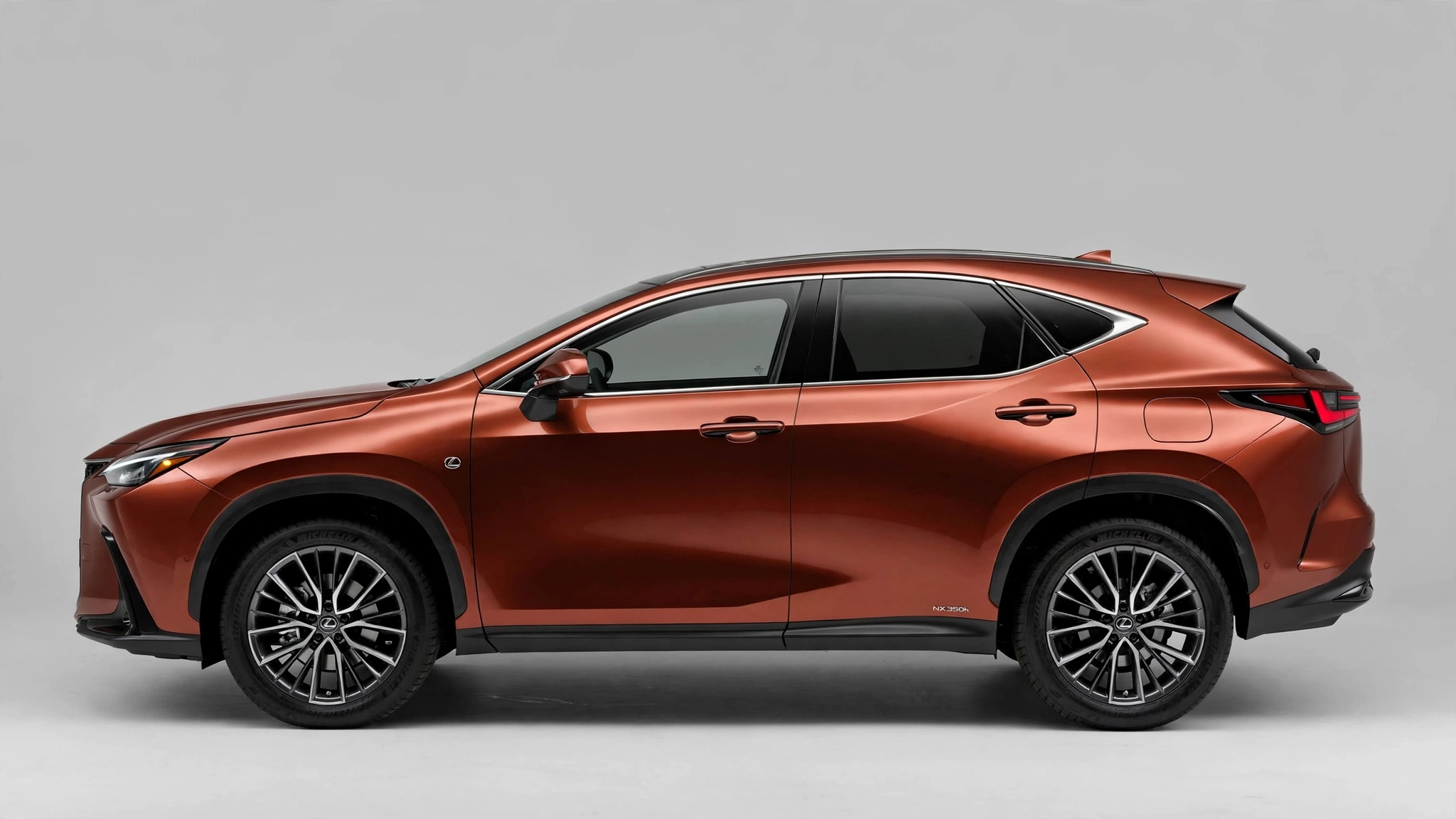 Lexus NX 350h, vista lateral