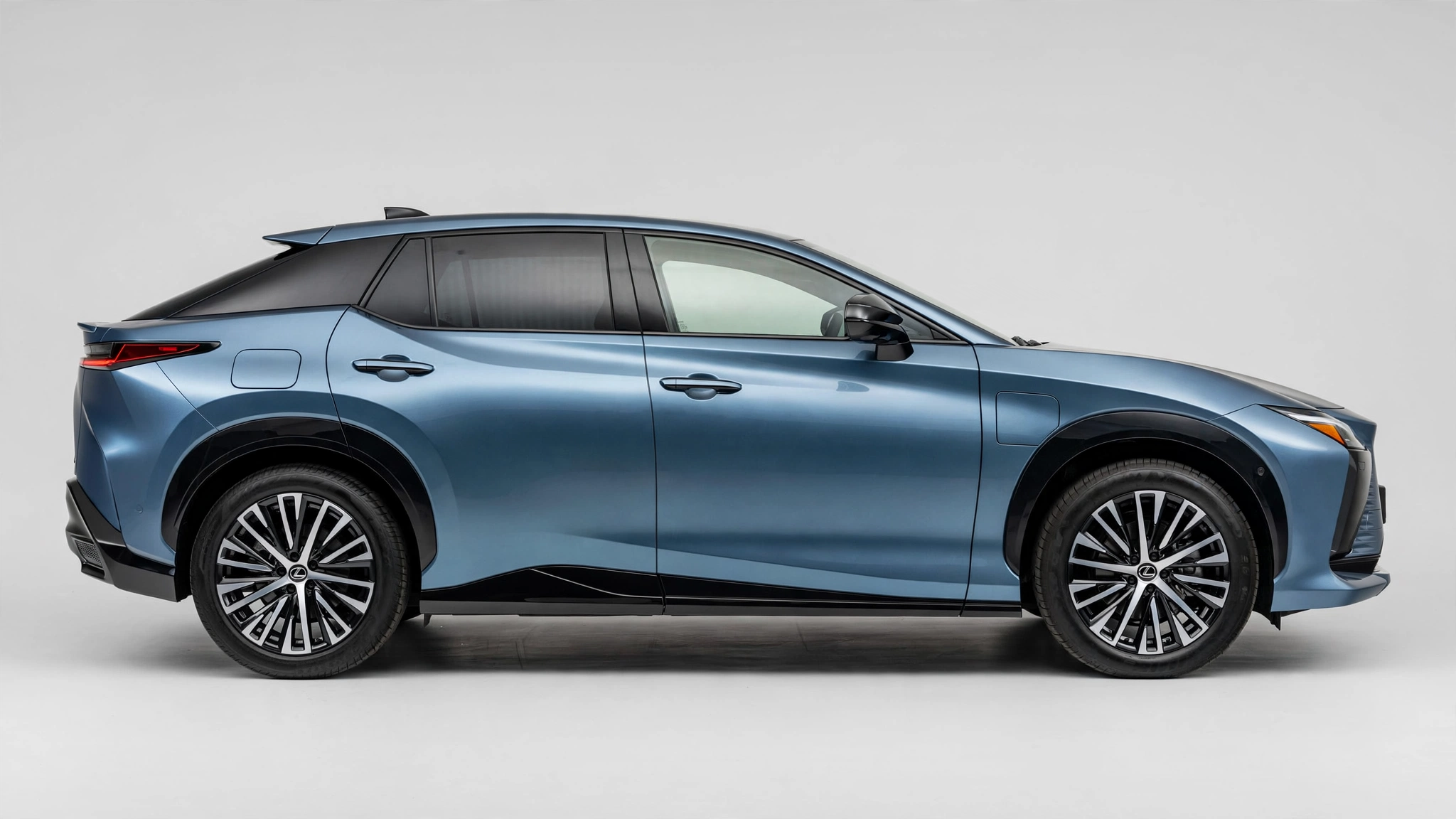 Lexus RZ 450e, vista lateral